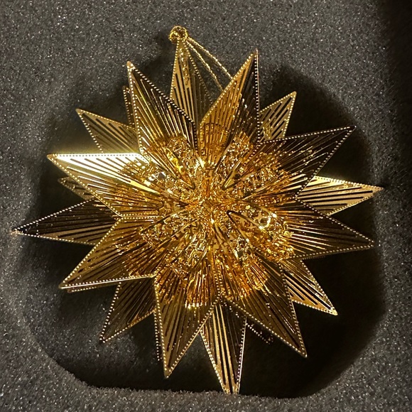 Danbury mint 2007 annual gold Christmas ornament "star bright" - Picture 2 of 5